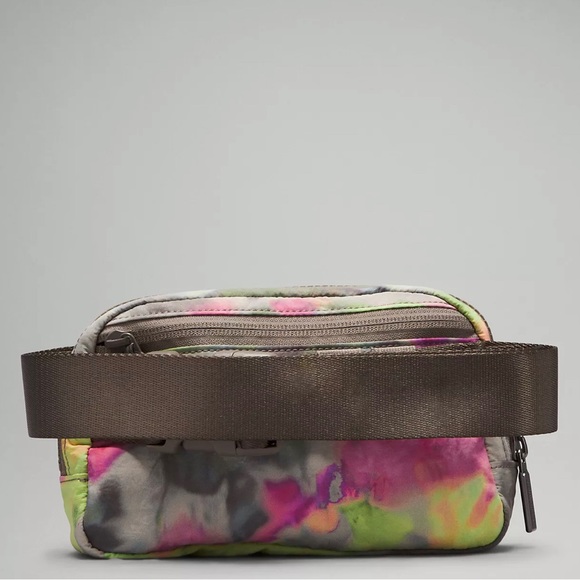 NEW LULULEMON EVERYWHERE BELT BAG HYPER DYE/ROVER - Picture 3 of 8